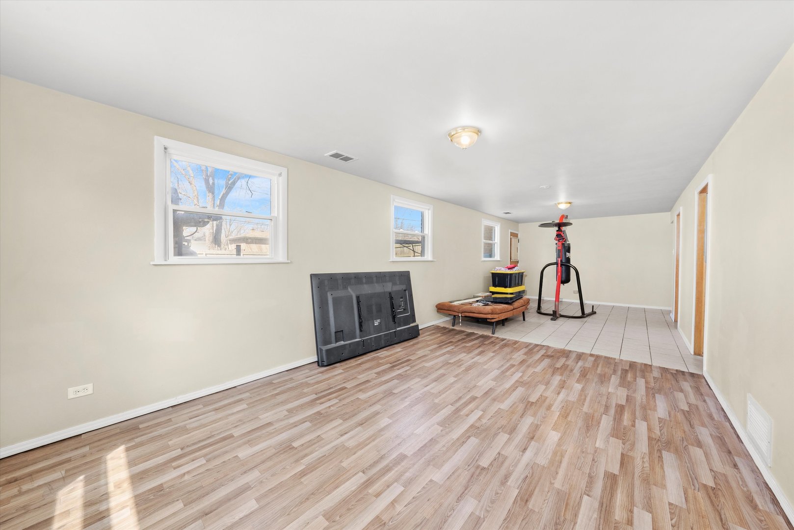 1012 E 159th Place, South Holland, IL 60473