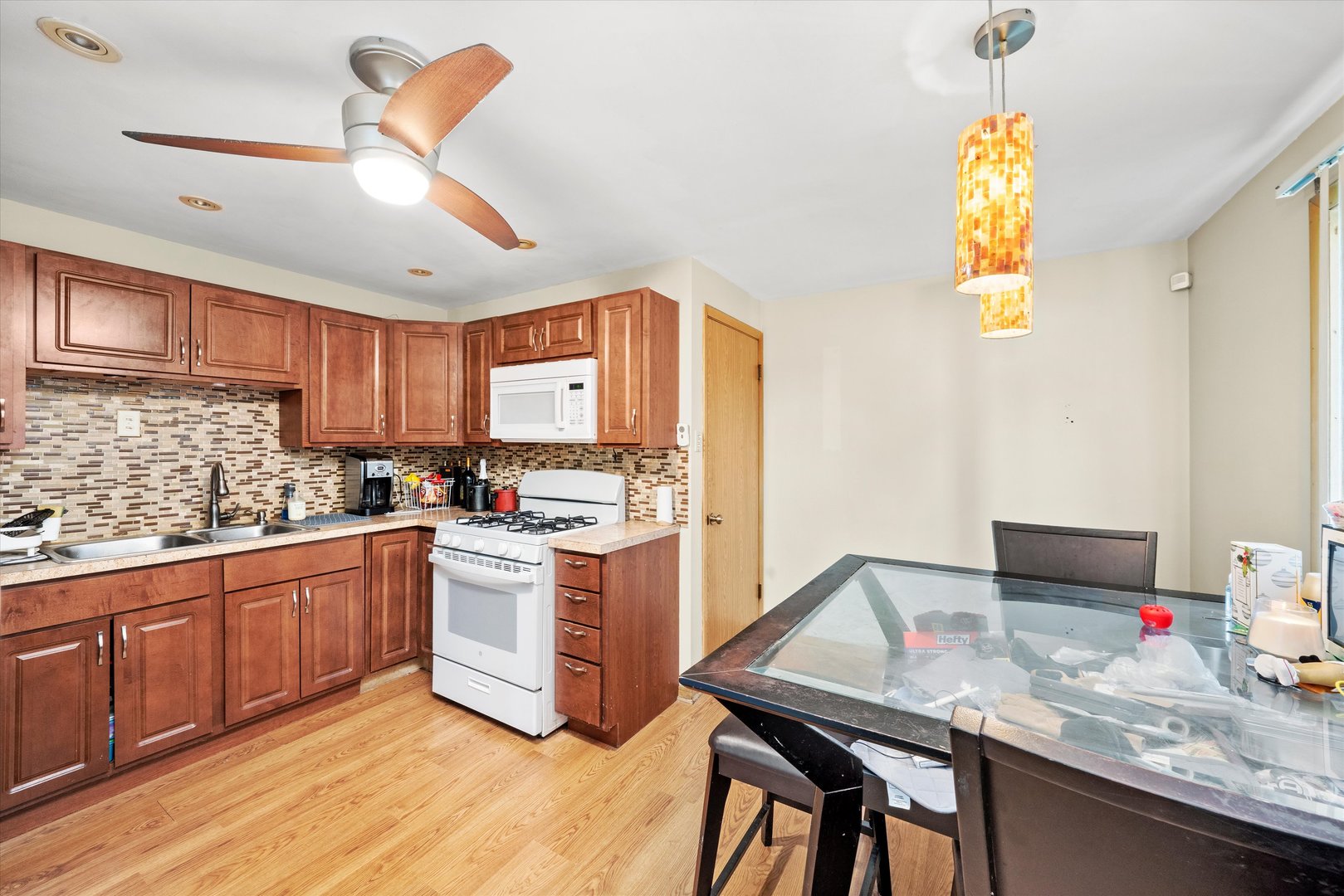 1012 E 159th Place, South Holland, IL 60473