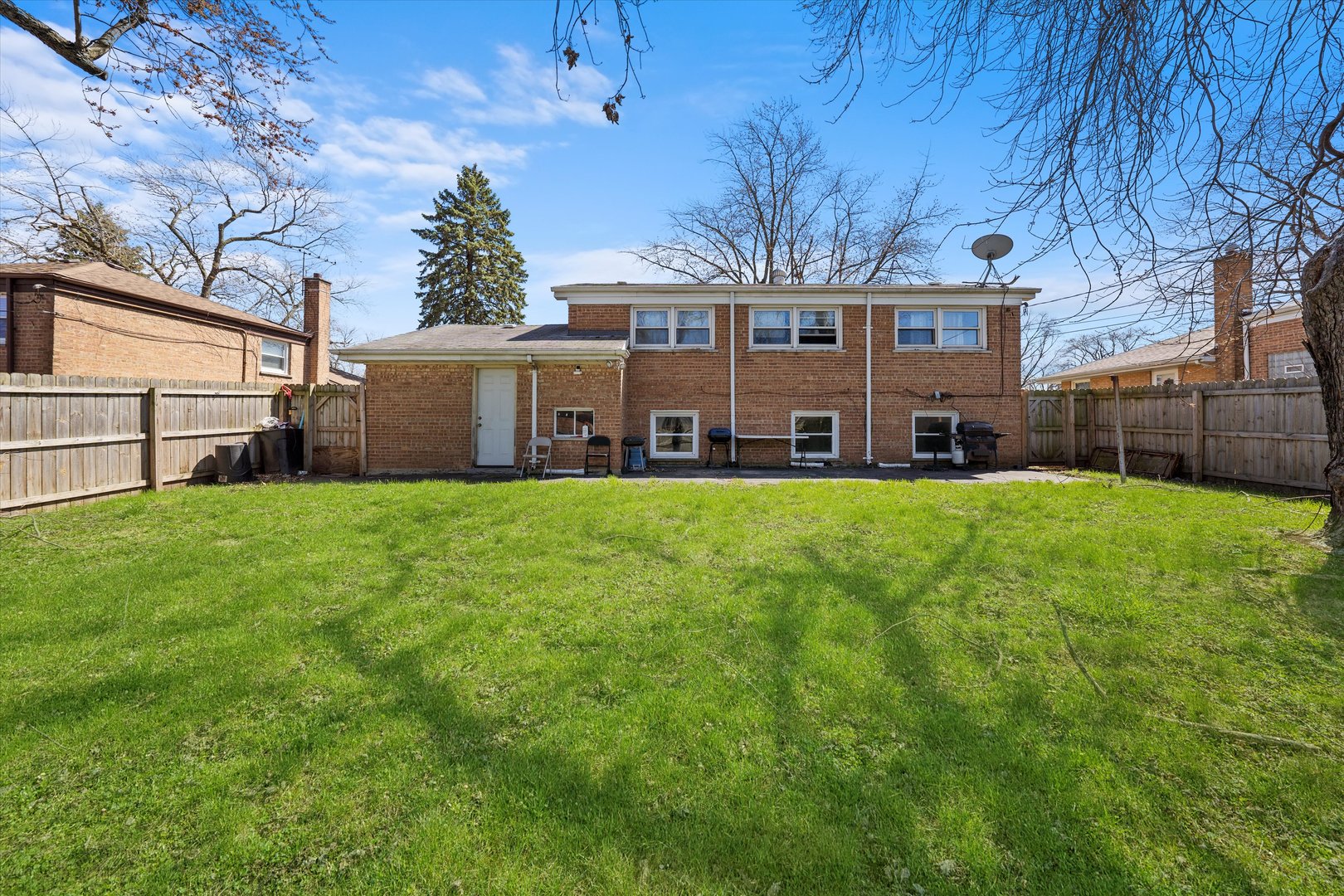 1012 E 159th Place, South Holland, IL 60473