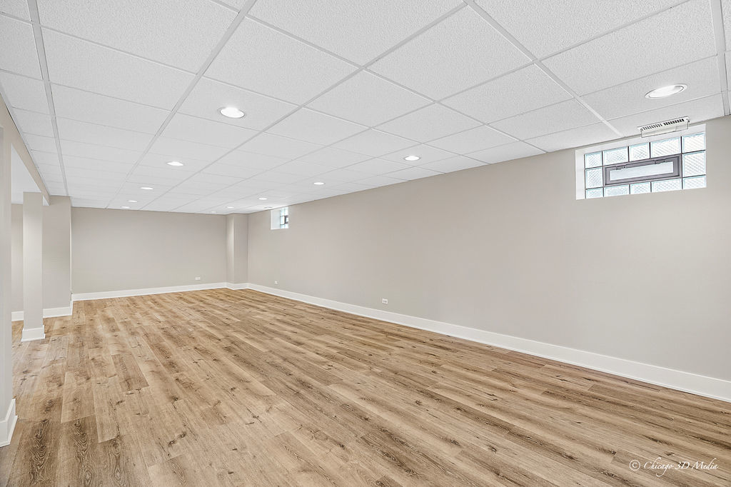 5056 N Mont Clare Avenue, Chicago, IL 60656