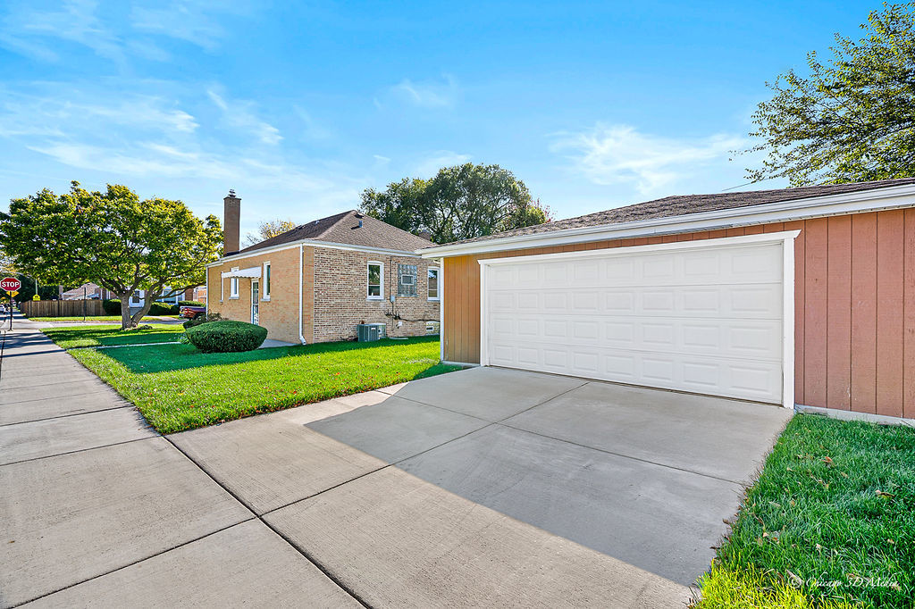 5056 N Mont Clare Avenue, Chicago, IL 60656