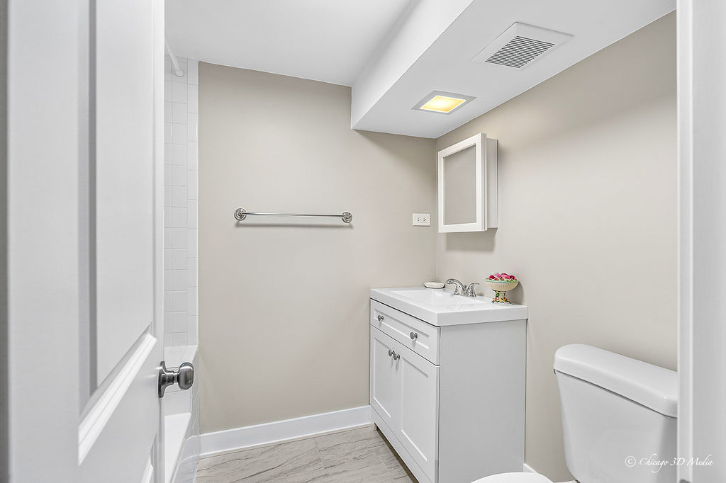 5056 N Mont Clare Avenue, Chicago, IL 60656