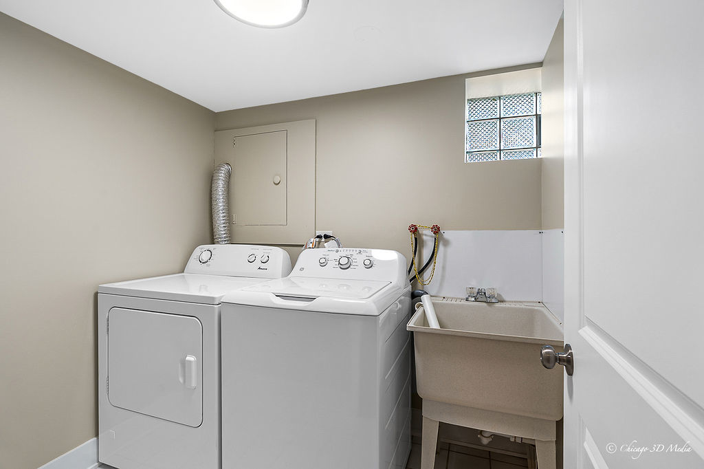 5056 N Mont Clare Avenue, Chicago, IL 60656