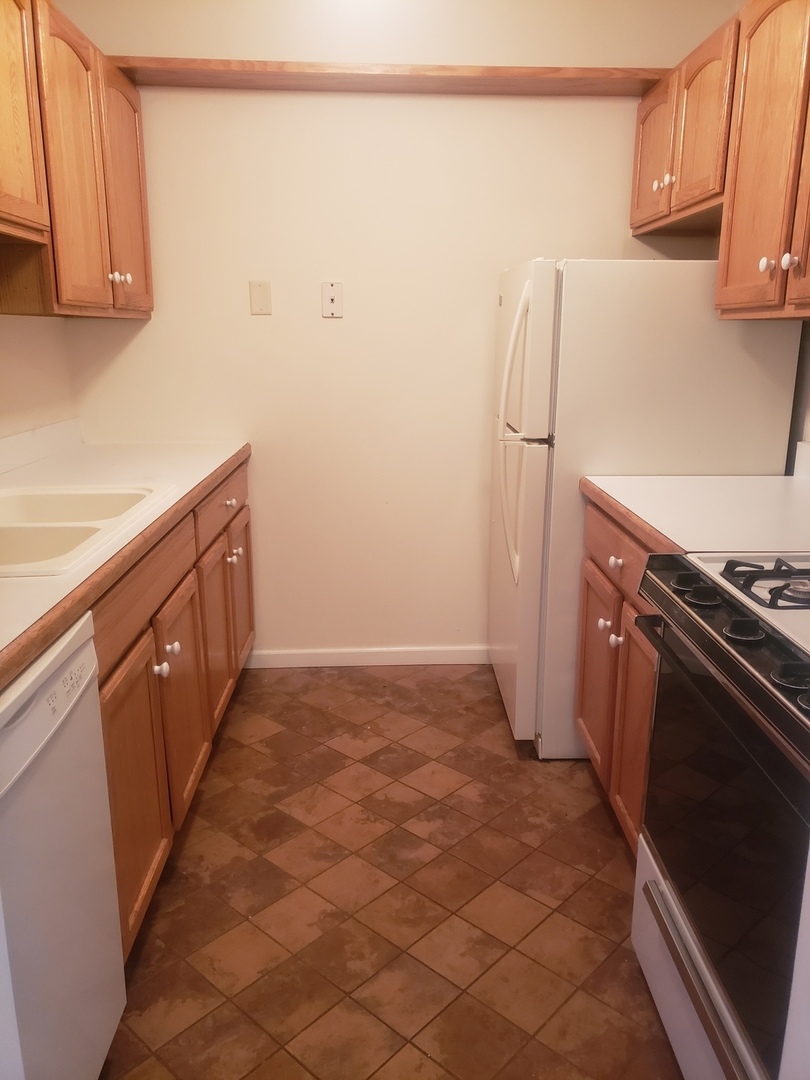 277 Shorewood Drive #2A, Glendale Heights, IL 60139