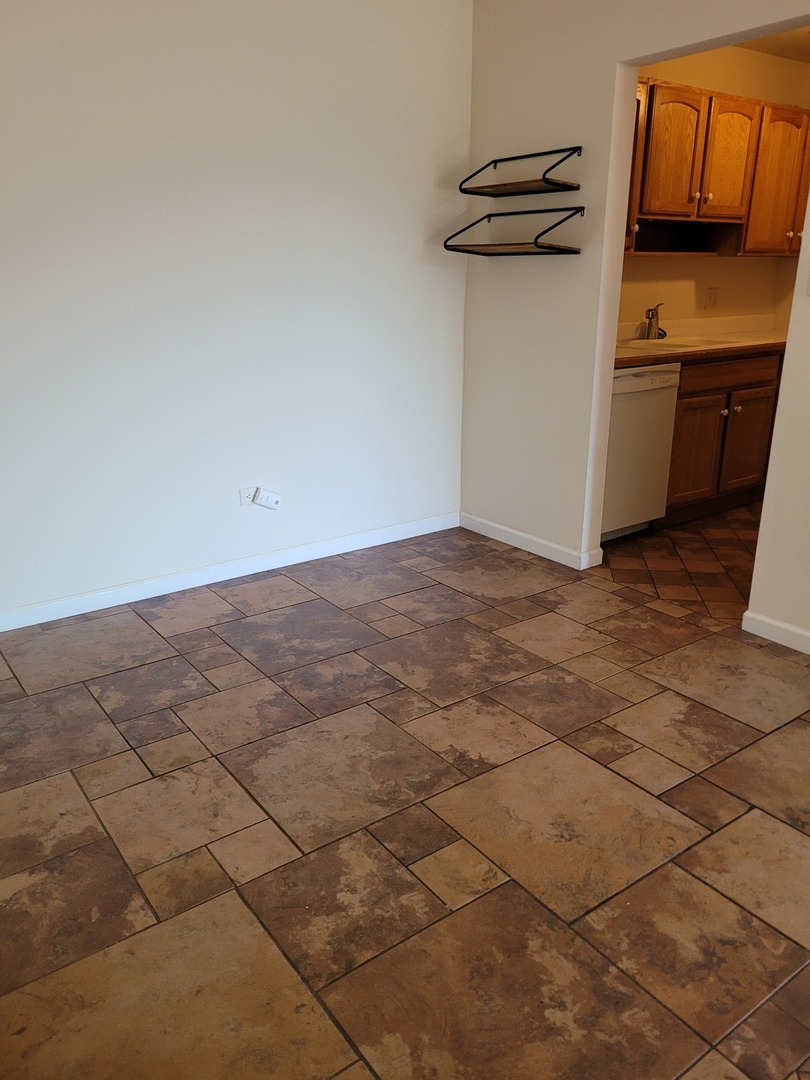 277 Shorewood Drive #2A, Glendale Heights, IL 60139