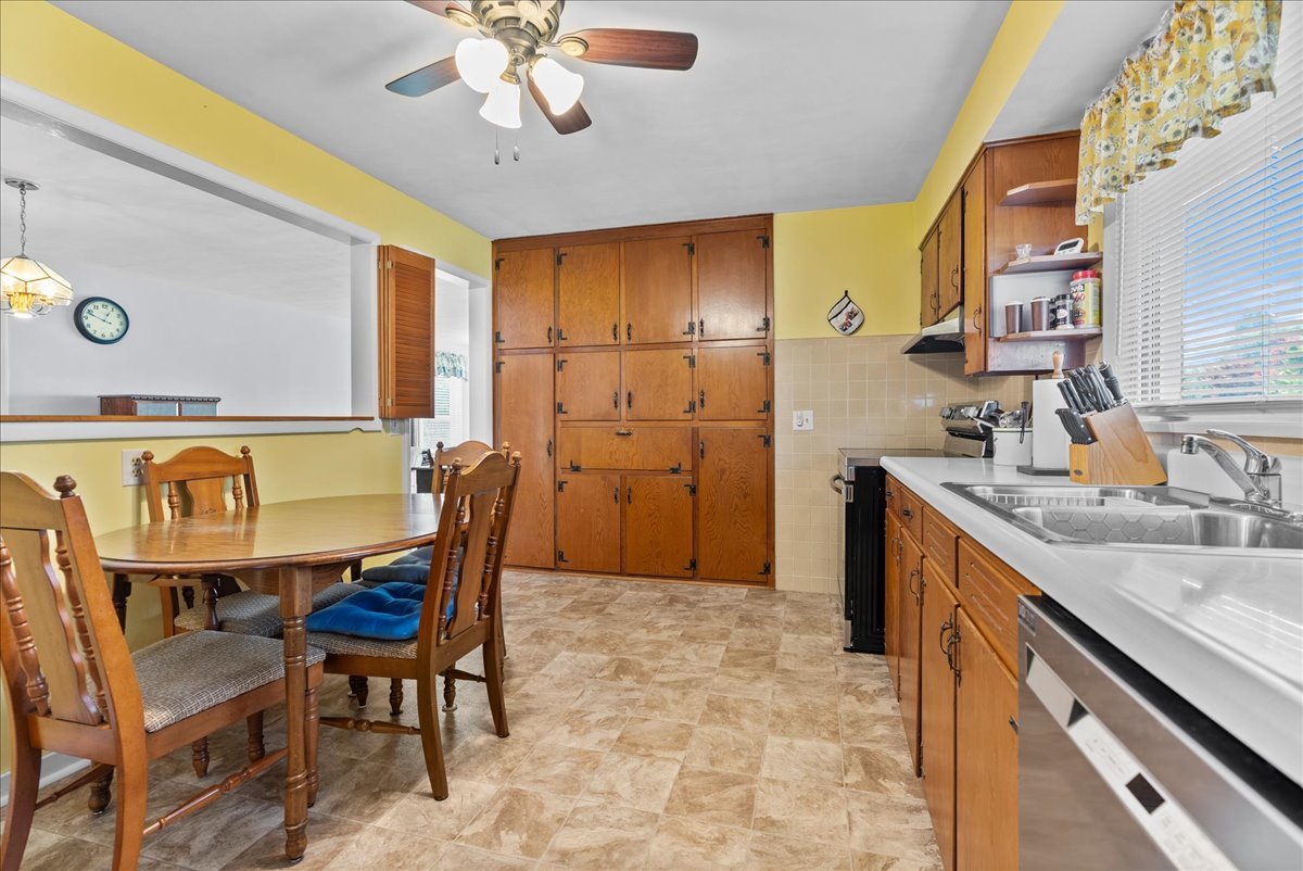 904 Snyder Drive, Bloomington, IL 61701