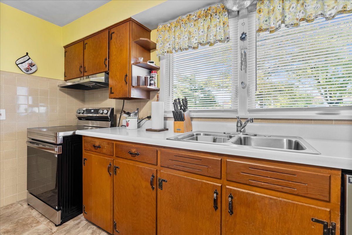 904 Snyder Drive, Bloomington, IL 61701