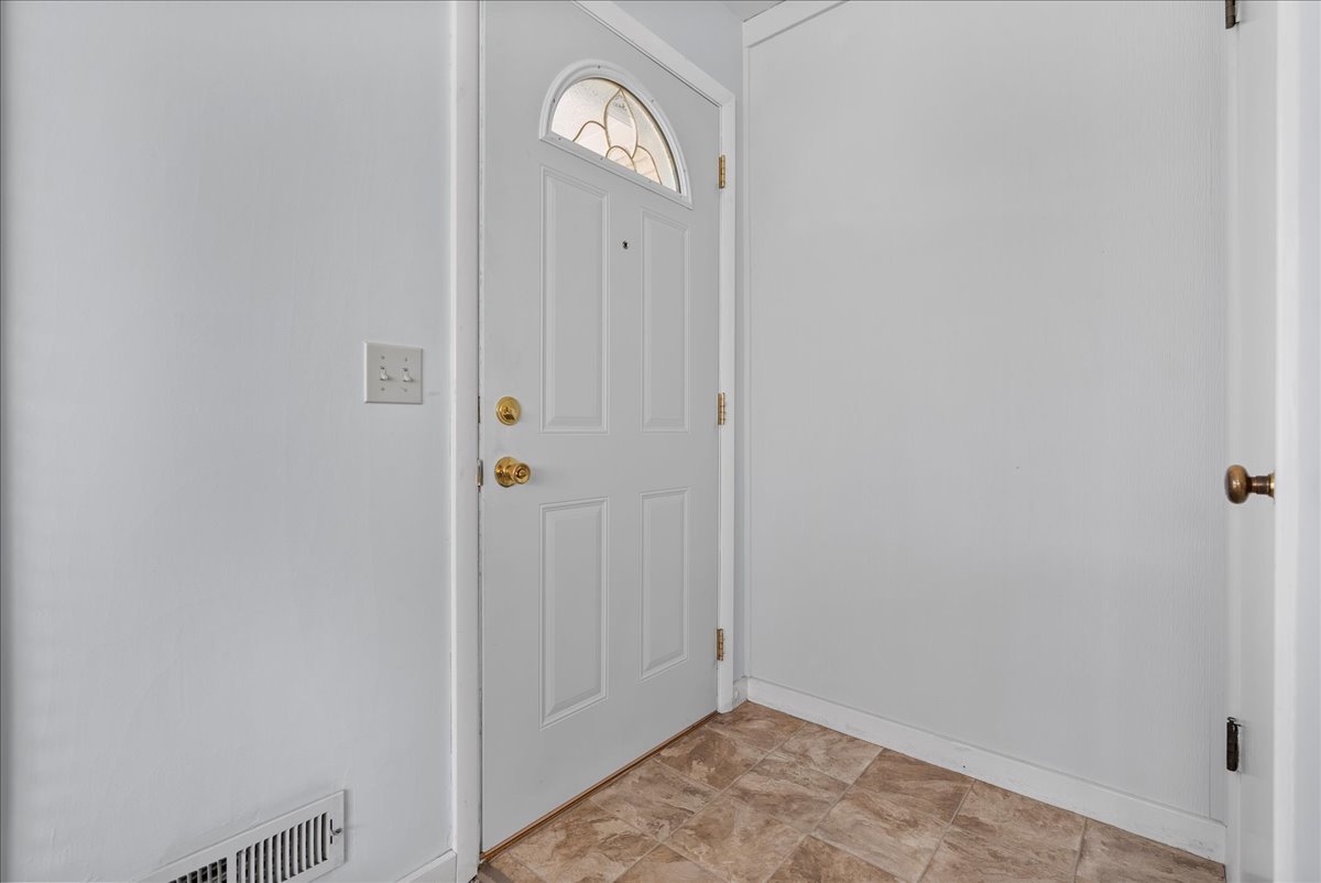 904 Snyder Drive, Bloomington, IL 61701