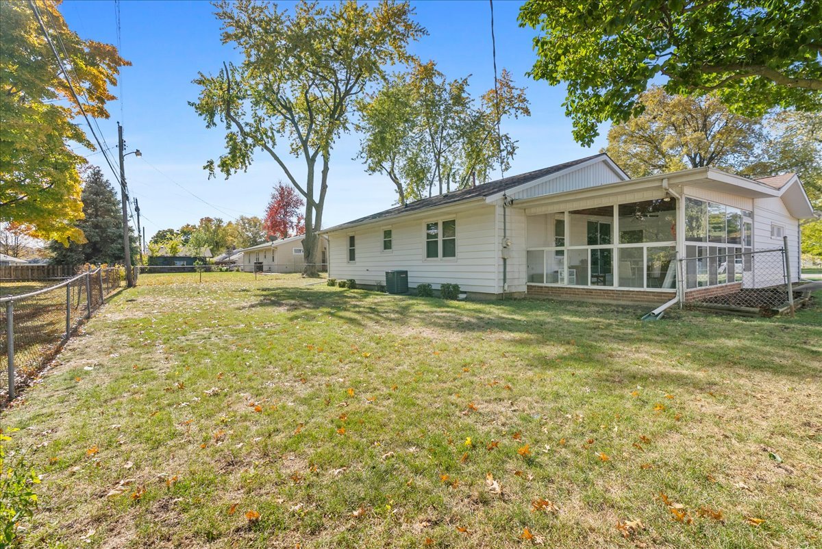 904 Snyder Drive, Bloomington, IL 61701