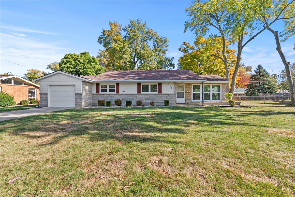 904 Snyder Drive, Bloomington, IL 61701