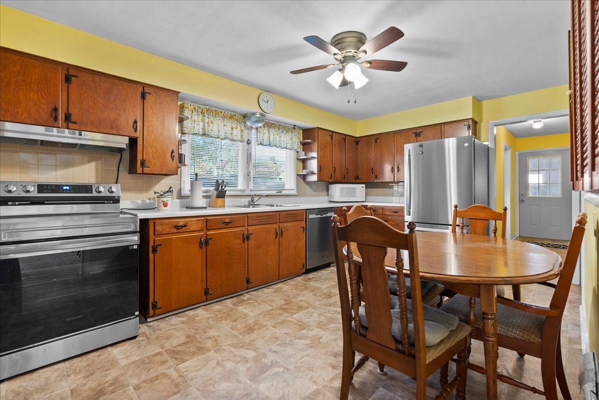 904 Snyder Drive, Bloomington, IL 61701