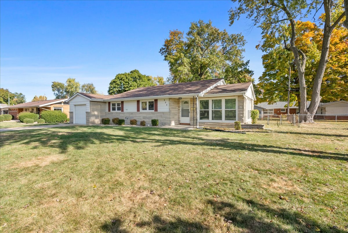 904 Snyder Drive, Bloomington, IL 61701