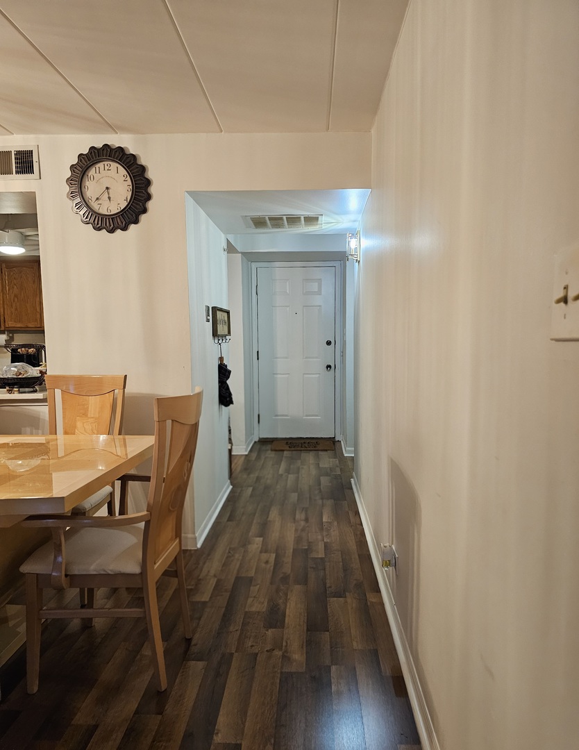 4530 W 93rd Street #1B, Oak Lawn, IL 60453