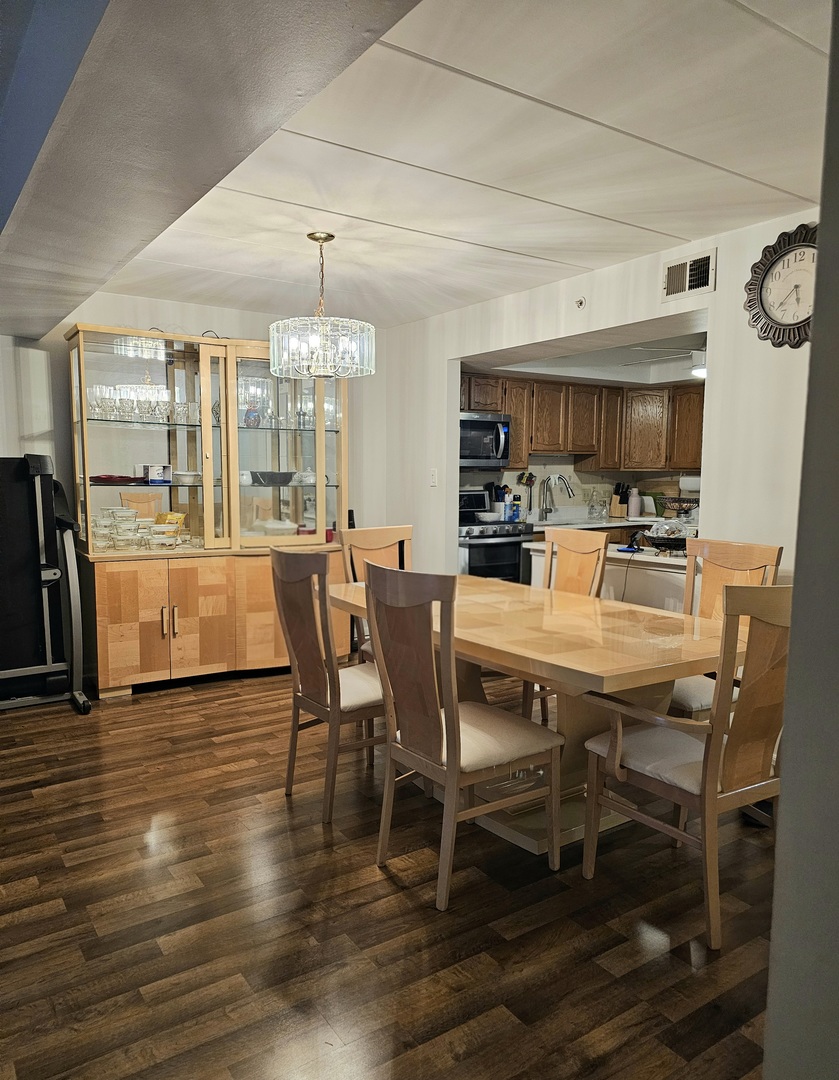 4530 W 93rd Street #1B, Oak Lawn, IL 60453