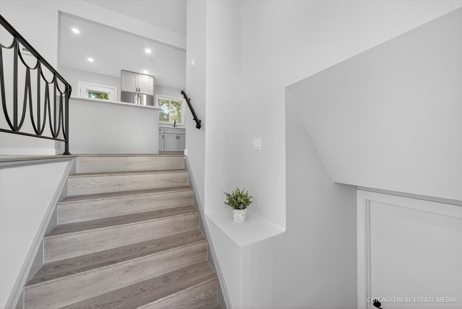 2211 Birchwood Parkway, Woodridge, IL 60517