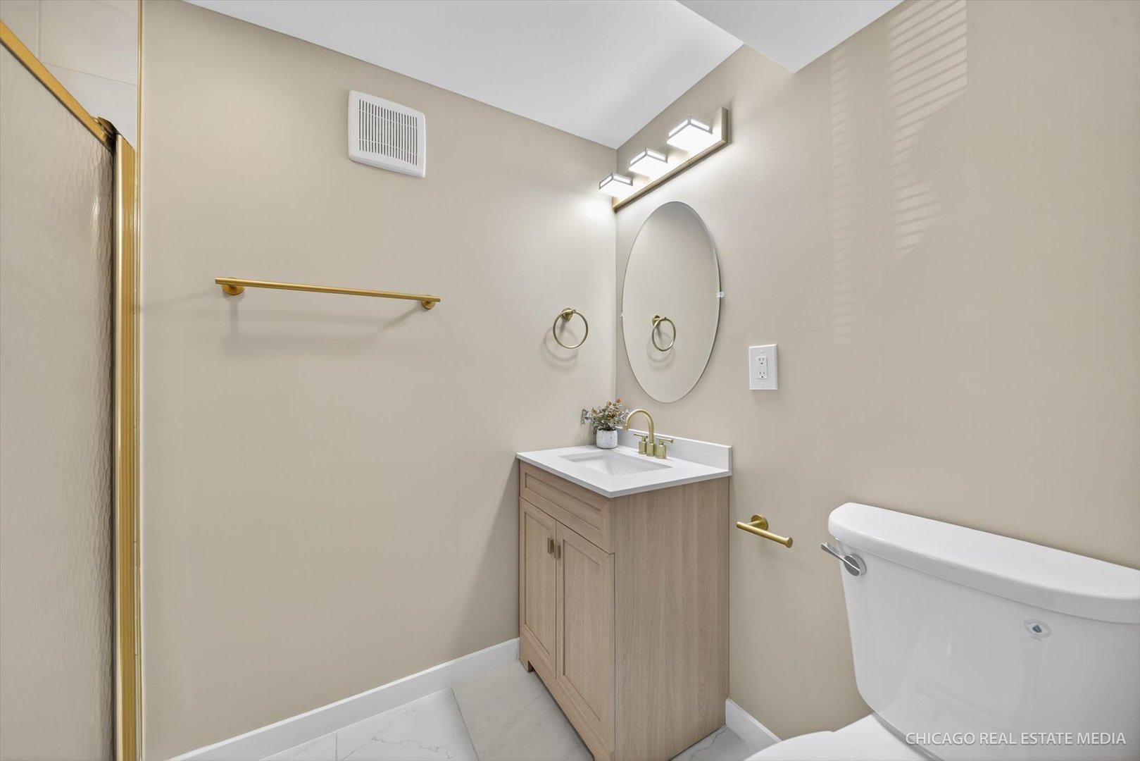 2211 Birchwood Parkway, Woodridge, IL 60517