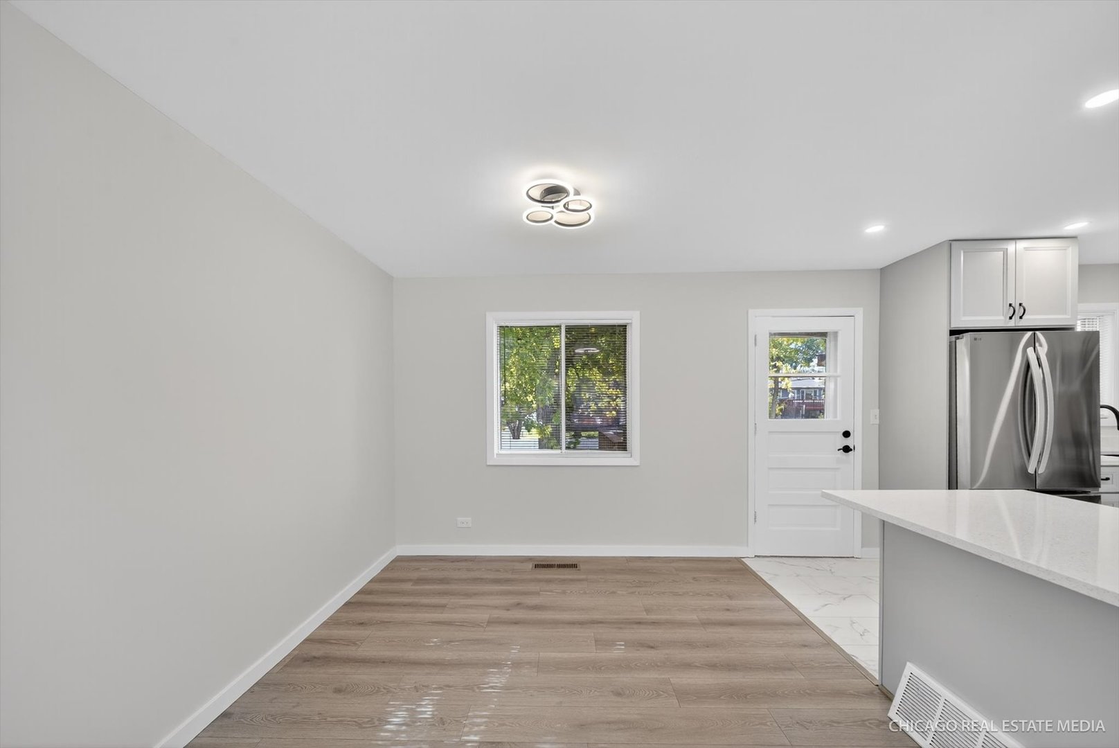 2211 Birchwood Parkway, Woodridge, IL 60517