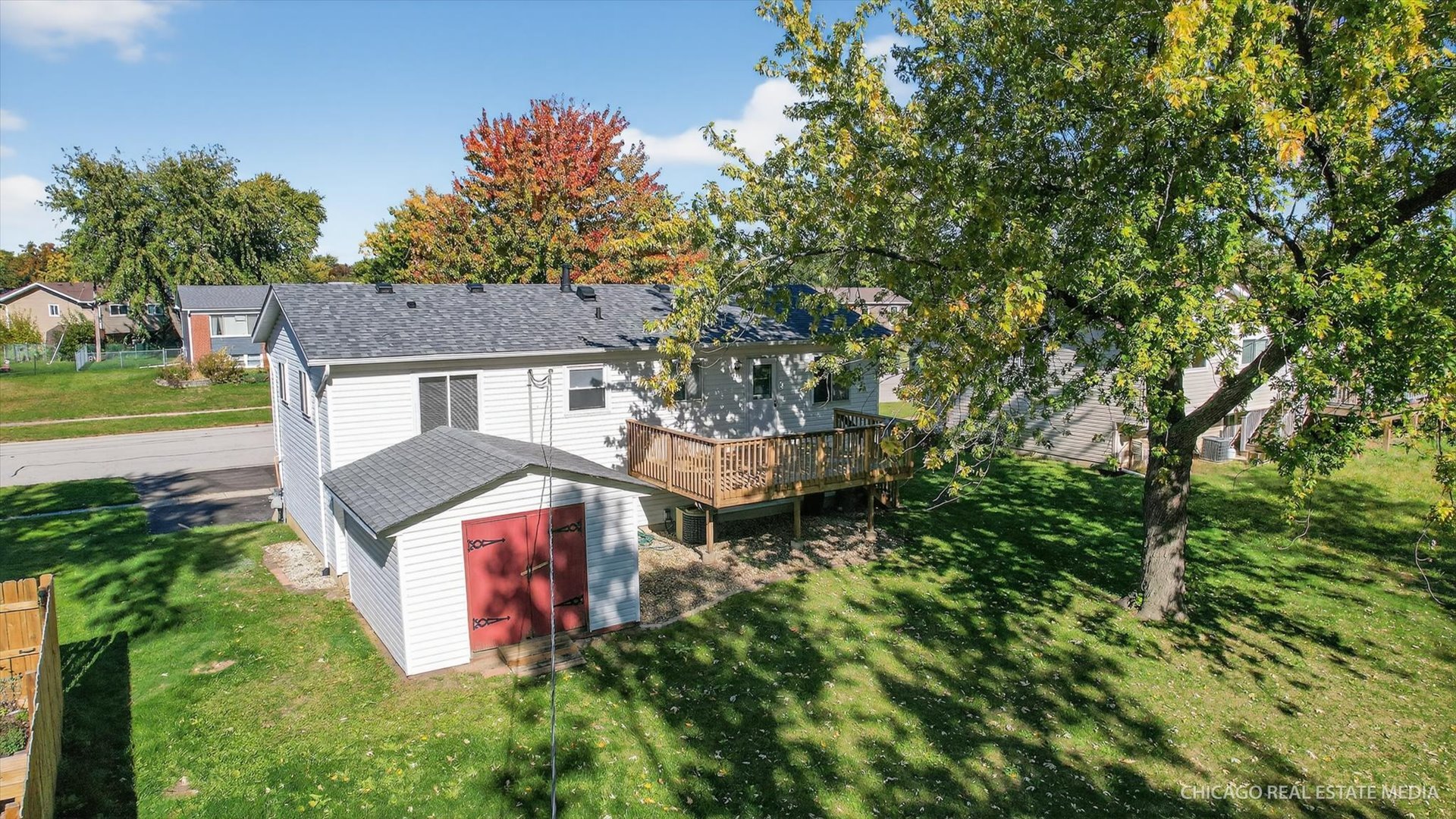 2211 Birchwood Parkway, Woodridge, IL 60517