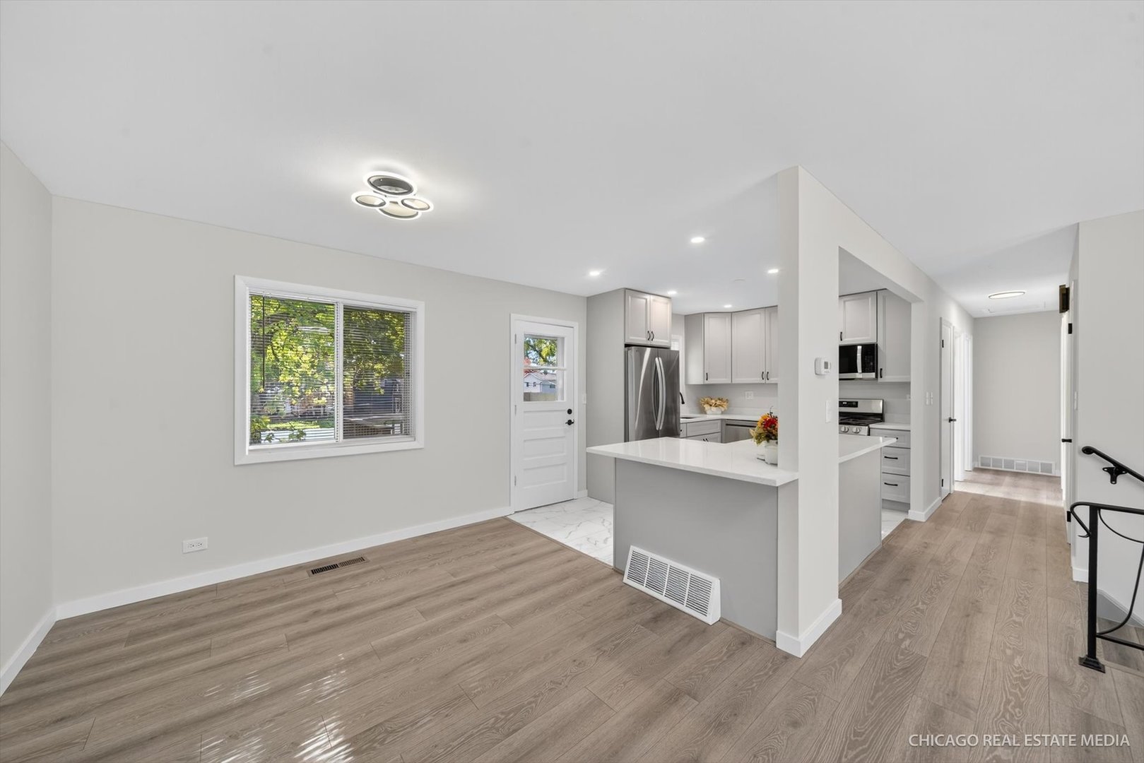 2211 Birchwood Parkway, Woodridge, IL 60517