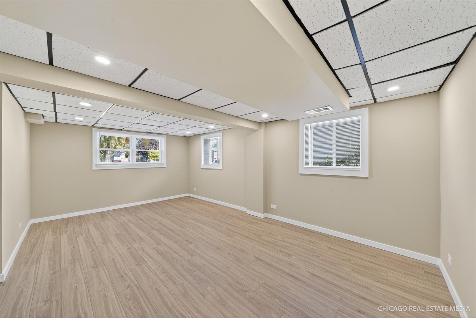 2211 Birchwood Parkway, Woodridge, IL 60517