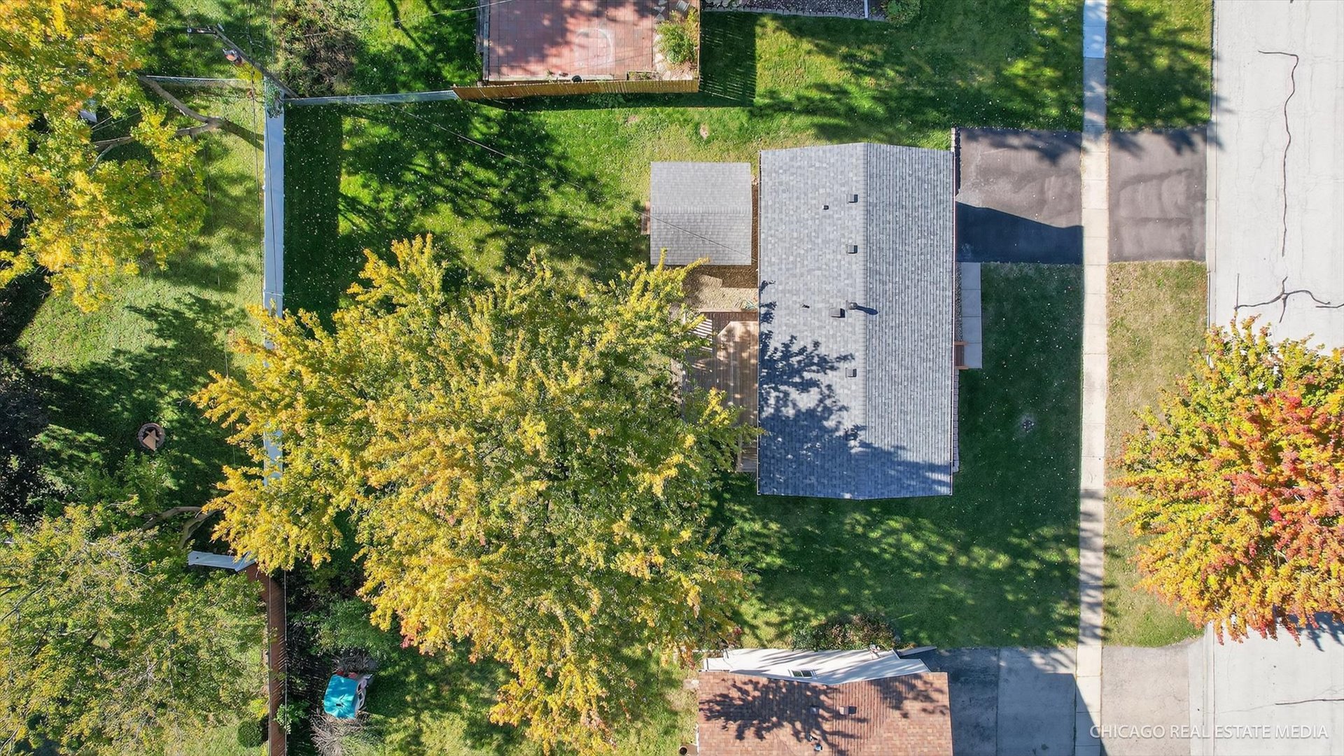 2211 Birchwood Parkway, Woodridge, IL 60517