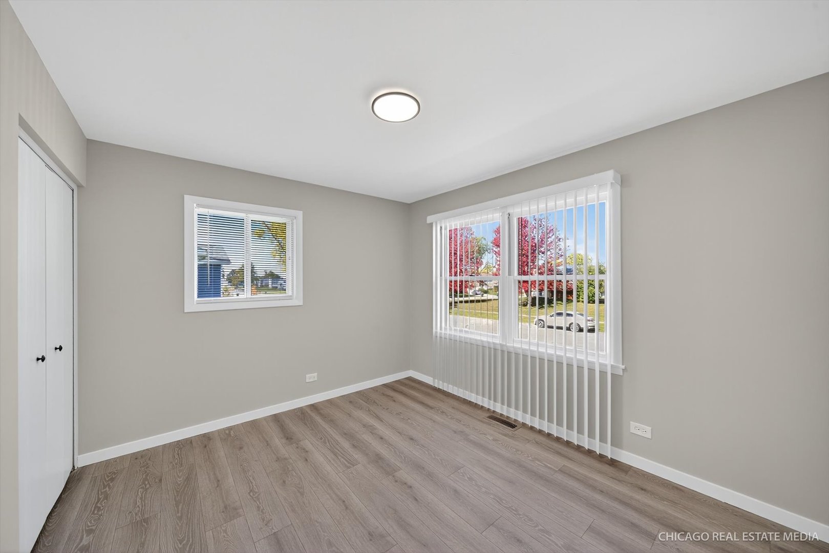 2211 Birchwood Parkway, Woodridge, IL 60517