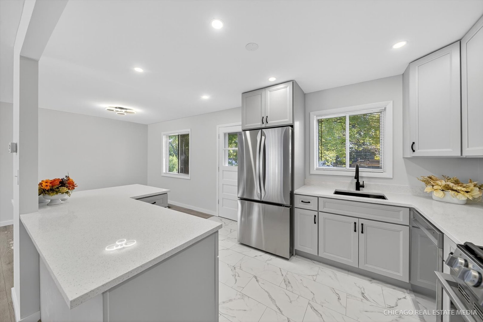 2211 Birchwood Parkway, Woodridge, IL 60517