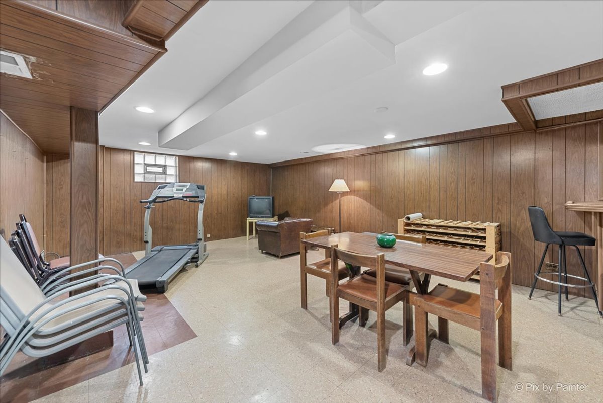 7944 W Metropole Street, Elmwood Park, IL 60707