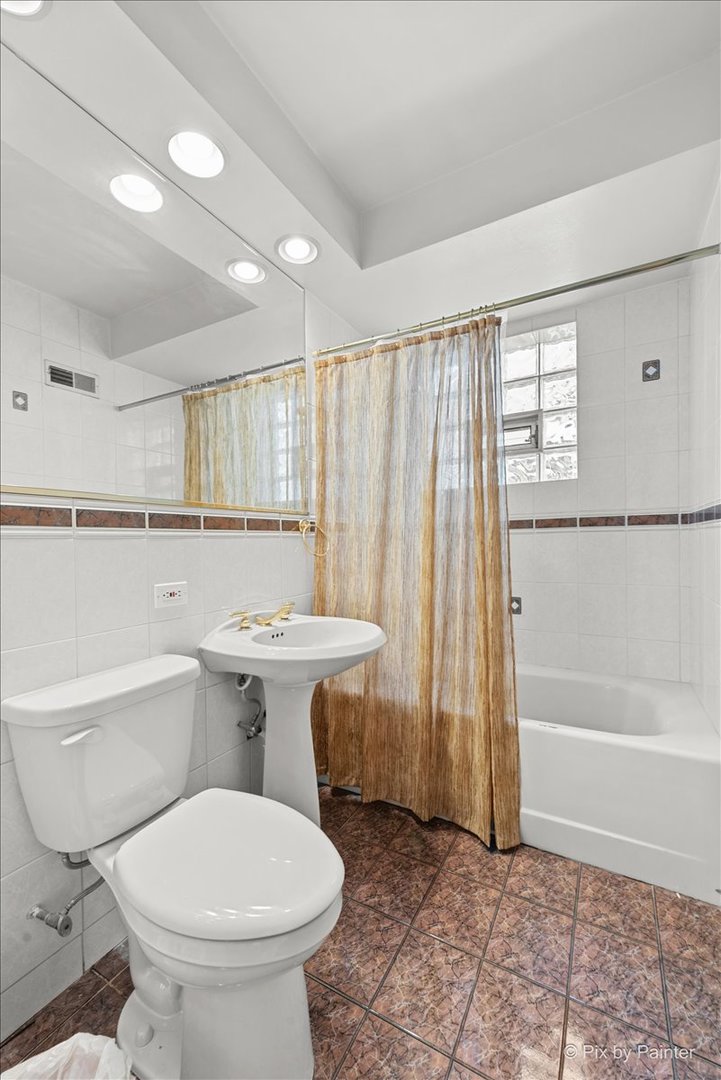 7944 W Metropole Street, Elmwood Park, IL 60707