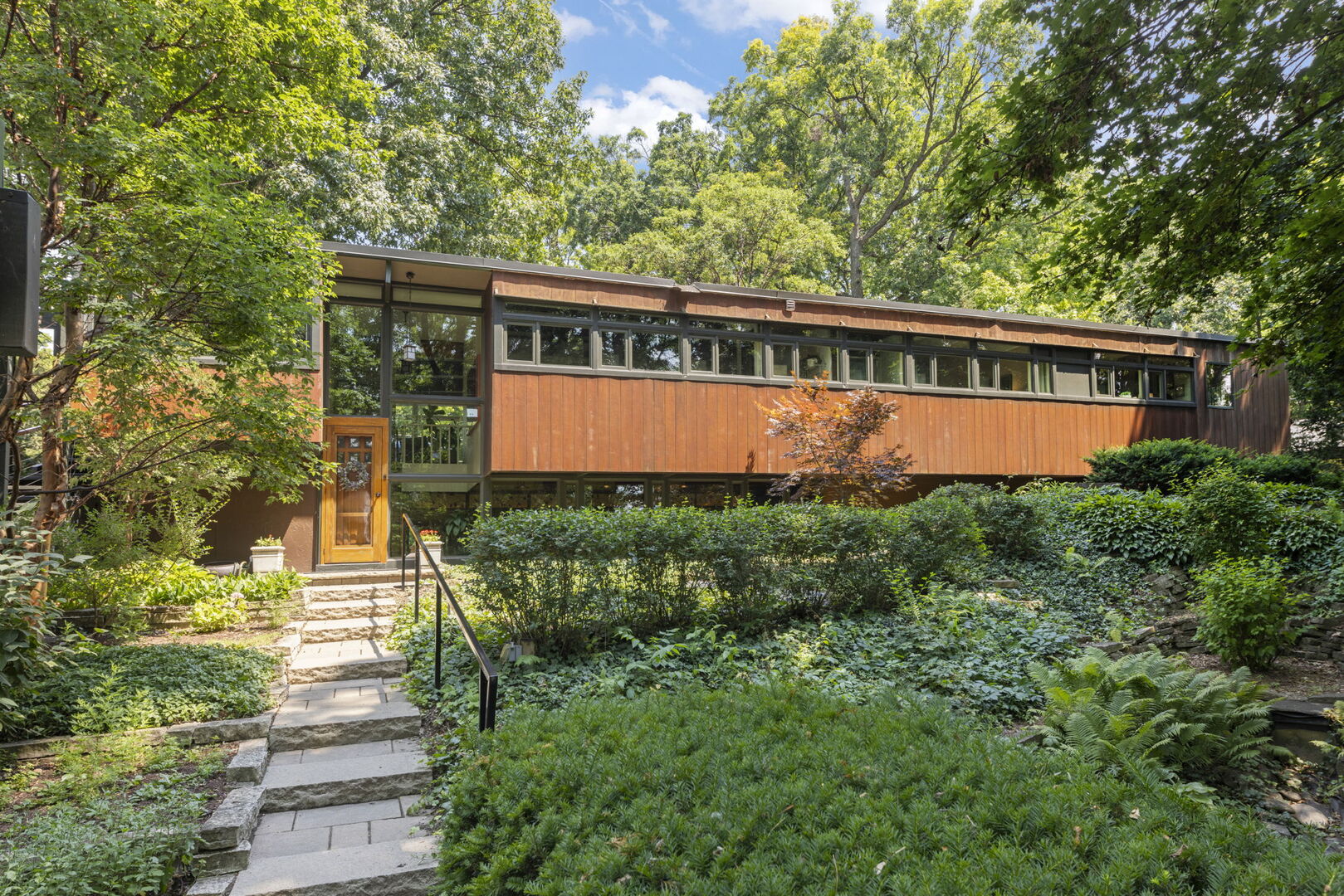 625 Midway Park, Glen Ellyn, IL 60137