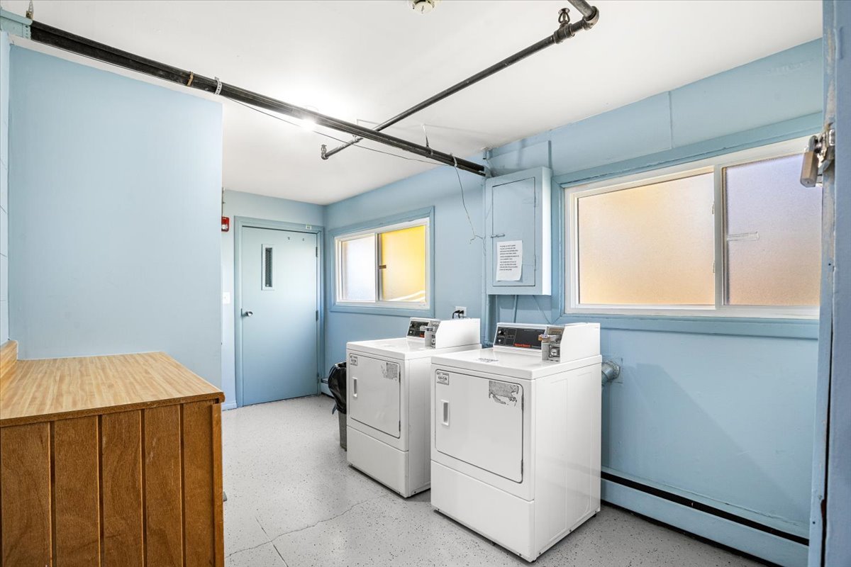 8896 David Place #2E, Des Plaines, IL 60016