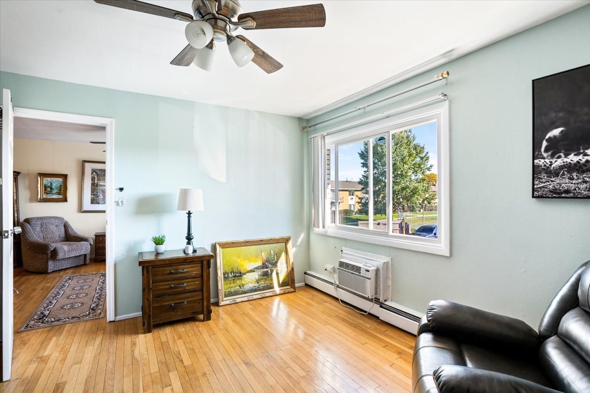 8896 David Place #2E, Des Plaines, IL 60016