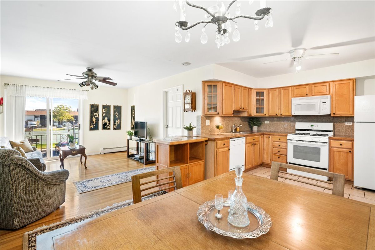 8896 David Place #2E, Des Plaines, IL 60016