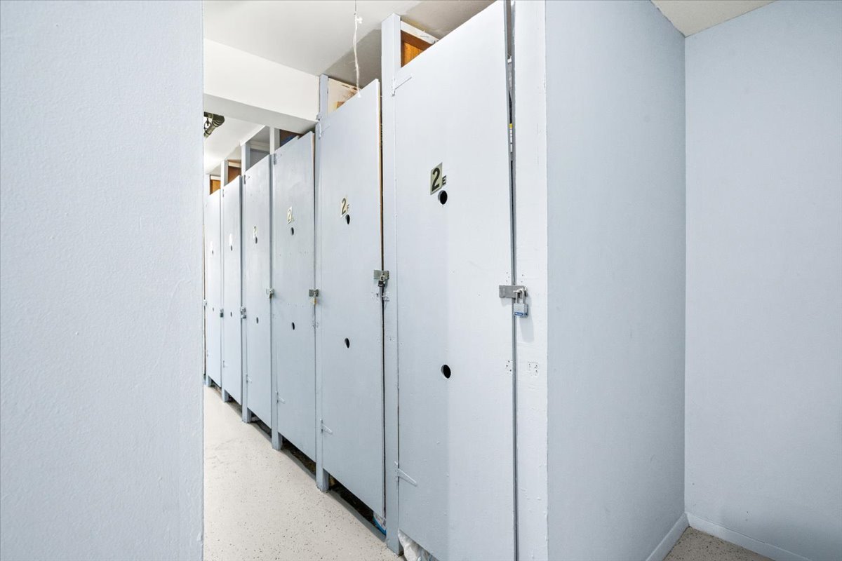 8896 David Place #2E, Des Plaines, IL 60016