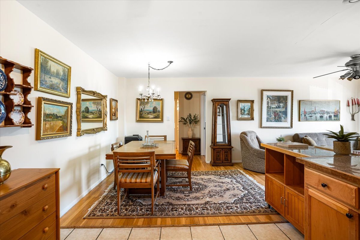 8896 David Place #2E, Des Plaines, IL 60016