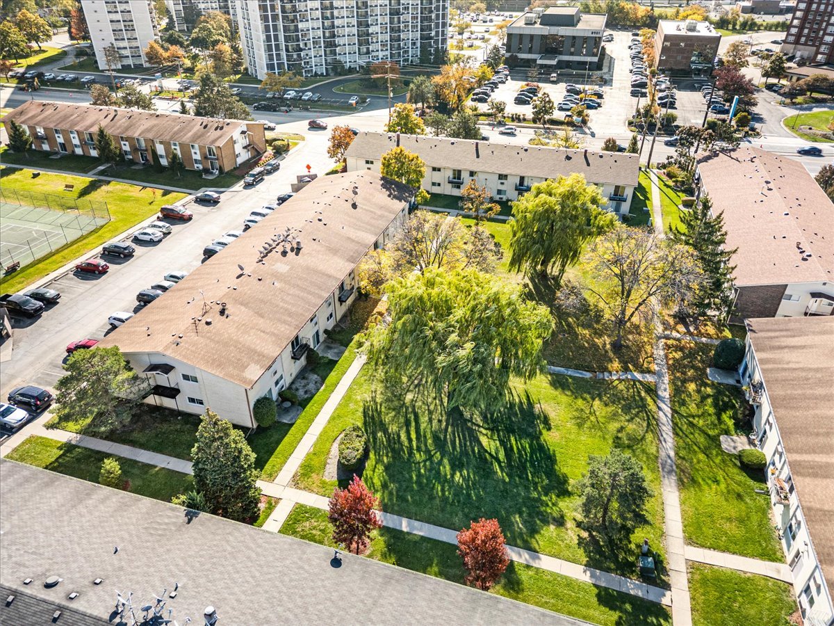 8896 David Place #2E, Des Plaines, IL 60016