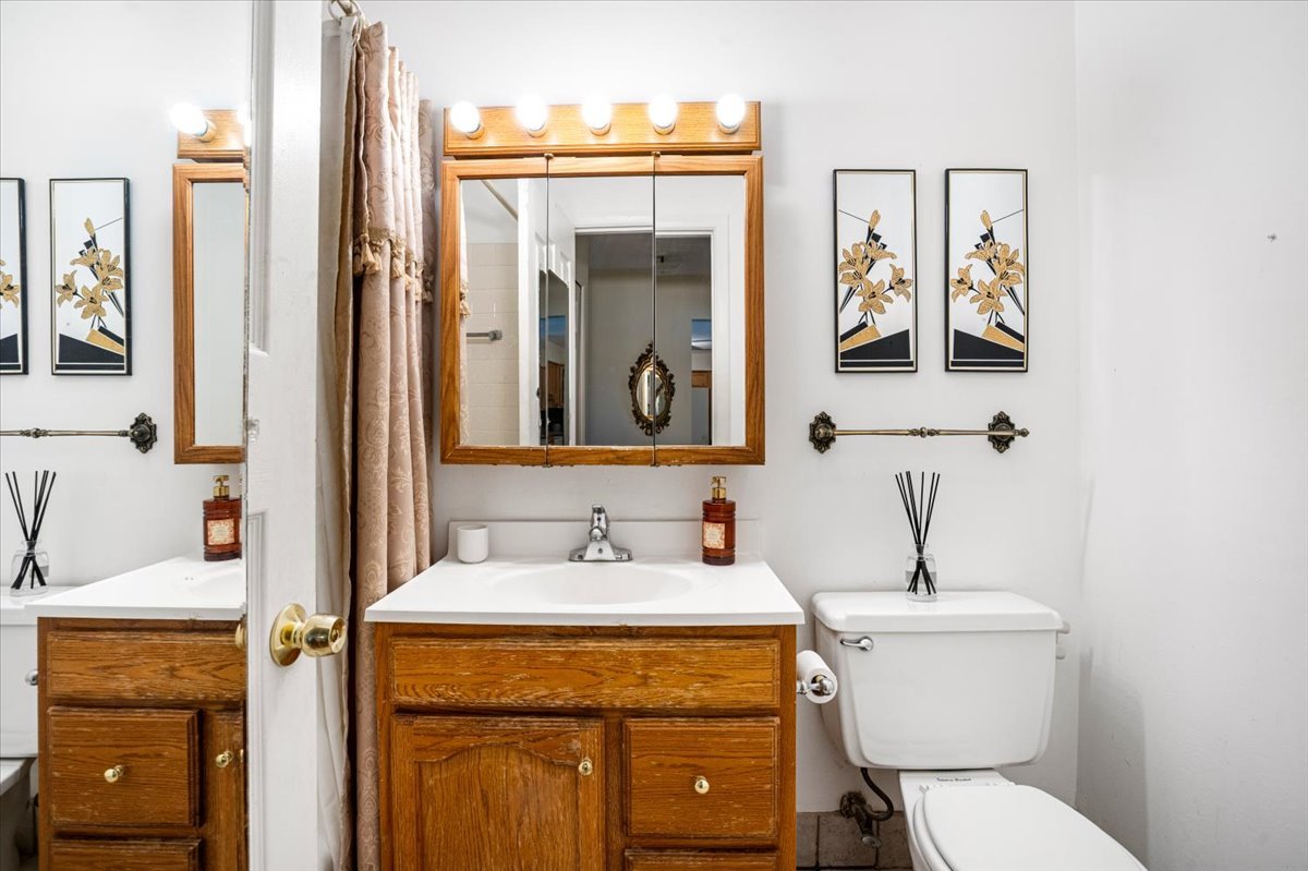 8896 David Place #2E, Des Plaines, IL 60016