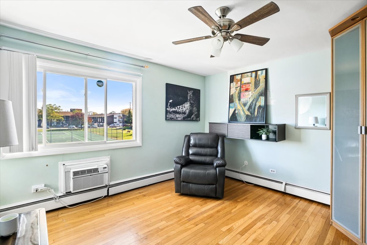 8896 David Place #2E, Des Plaines, IL 60016