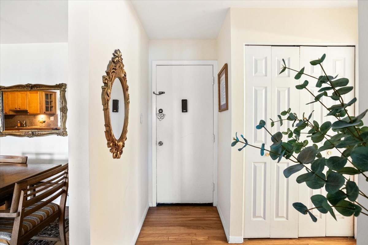 8896 David Place #2E, Des Plaines, IL 60016