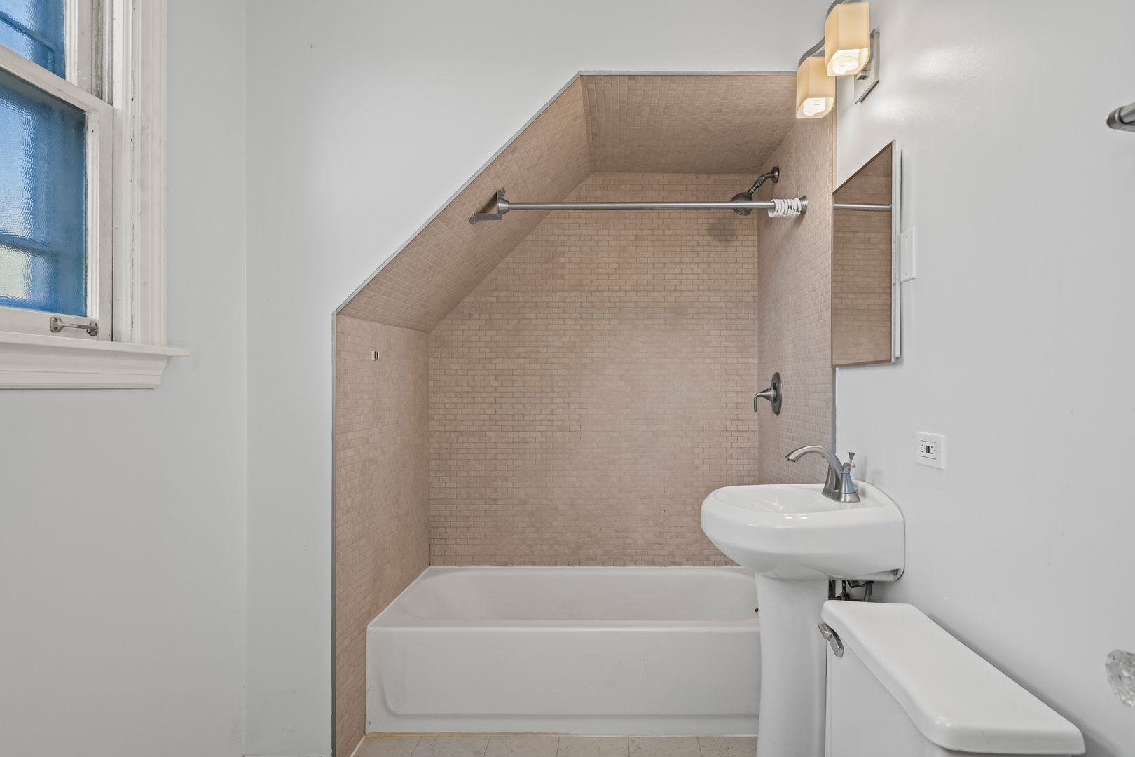 543 Columbia Avenue, Des Plaines, IL 60016