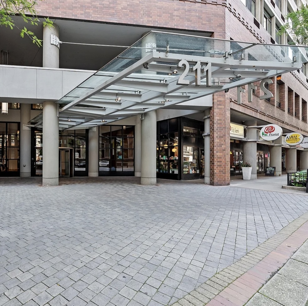 211 E Ohio Street #1215, Chicago, IL 60611