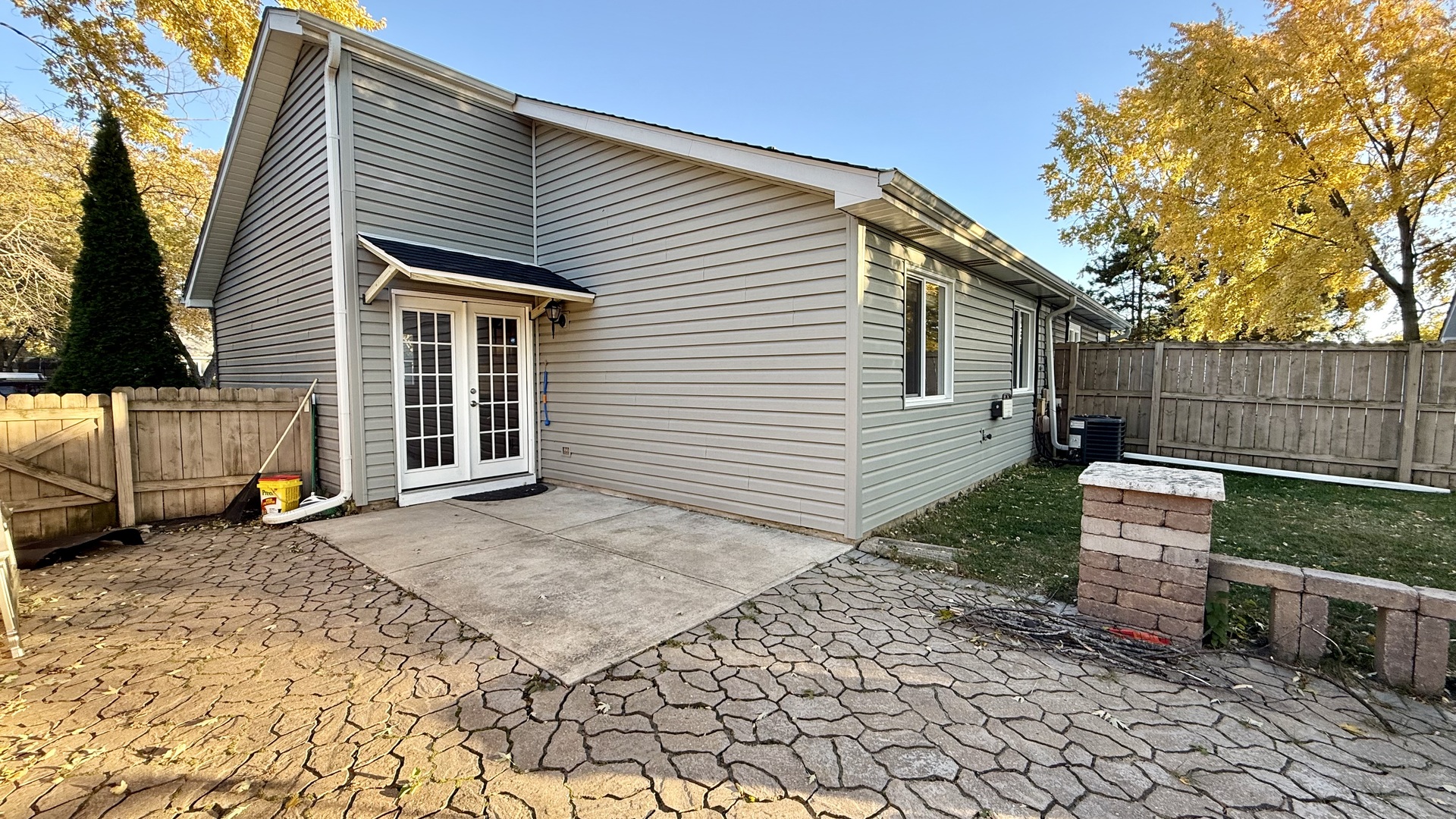 785 Clearwood Court, Aurora, IL 60504