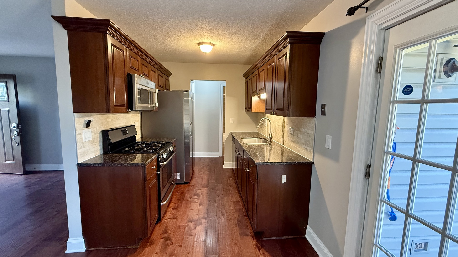 785 Clearwood Court, Aurora, IL 60504