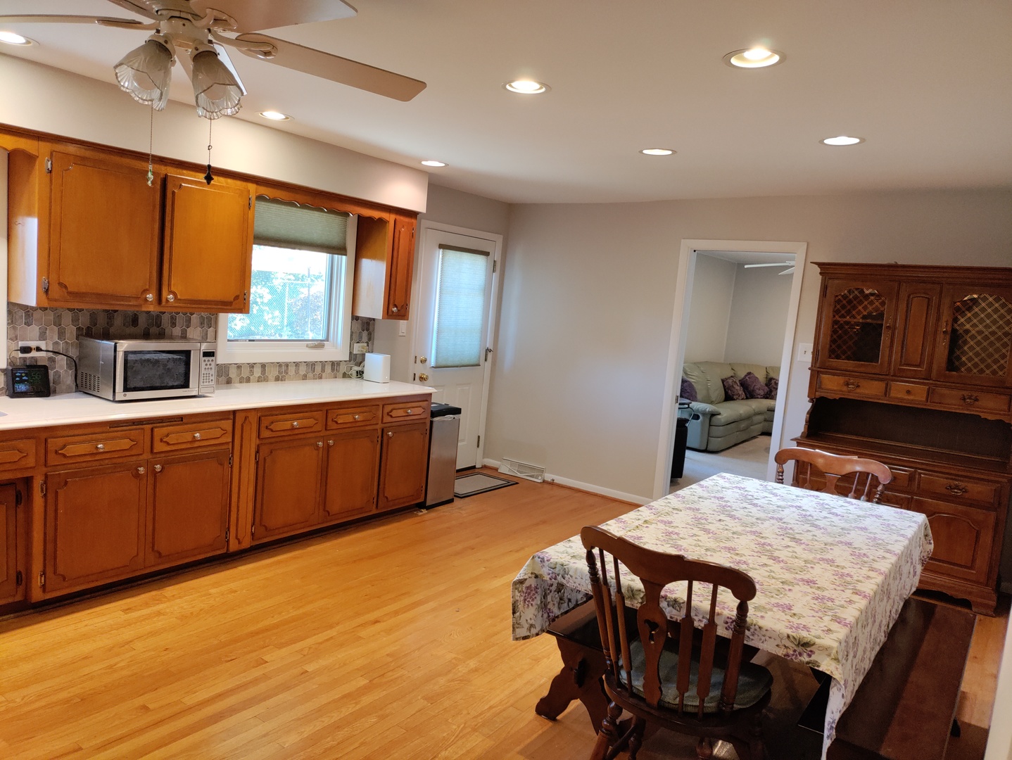 9137 S 88 Avenue, Hickory Hills, IL 60457