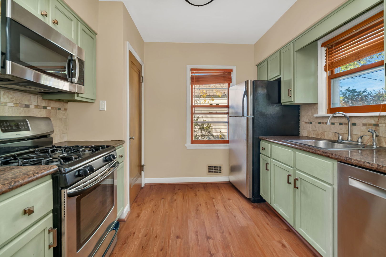 2522 Indiana Avenue, Lansing, IL 60438