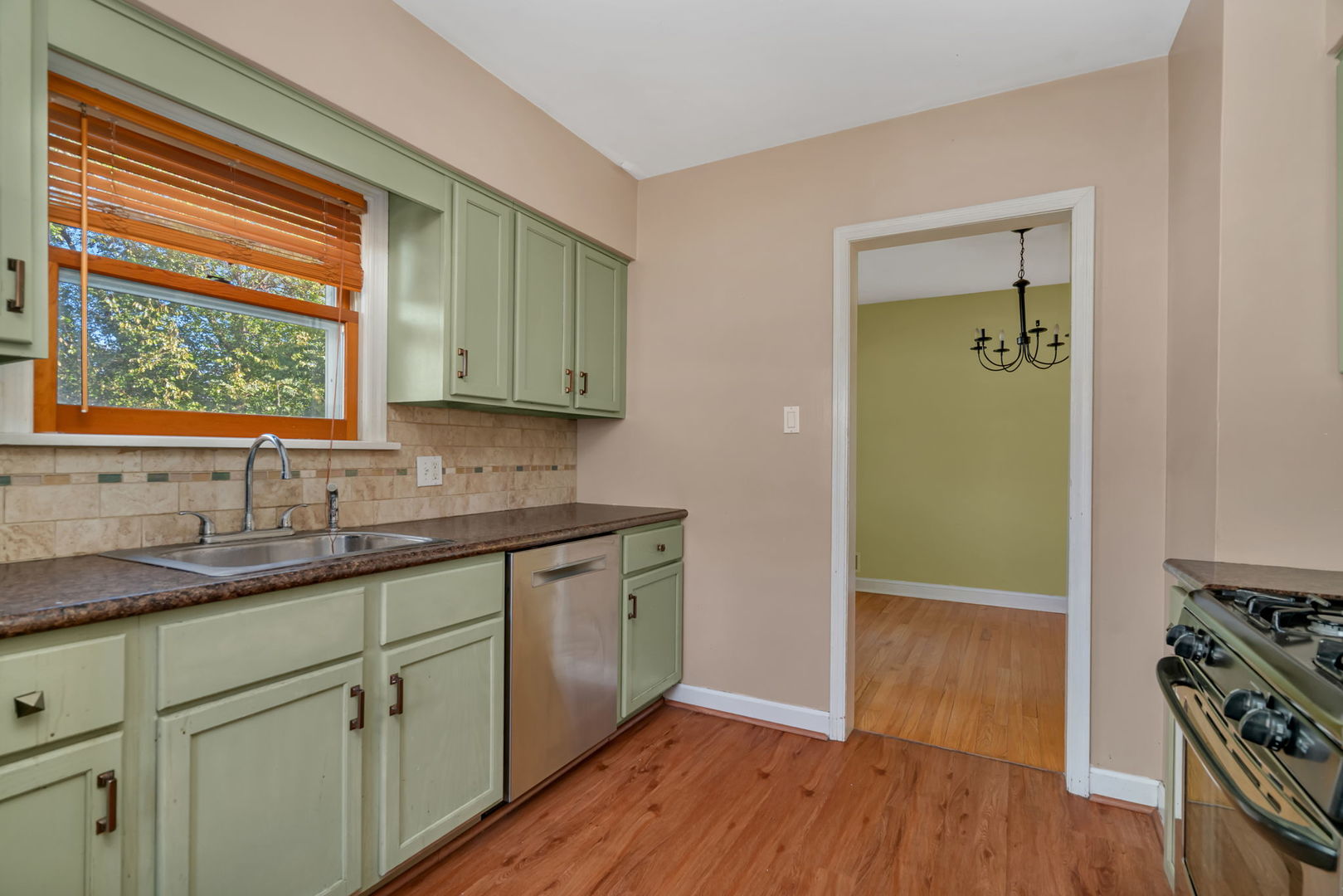 2522 Indiana Avenue, Lansing, IL 60438