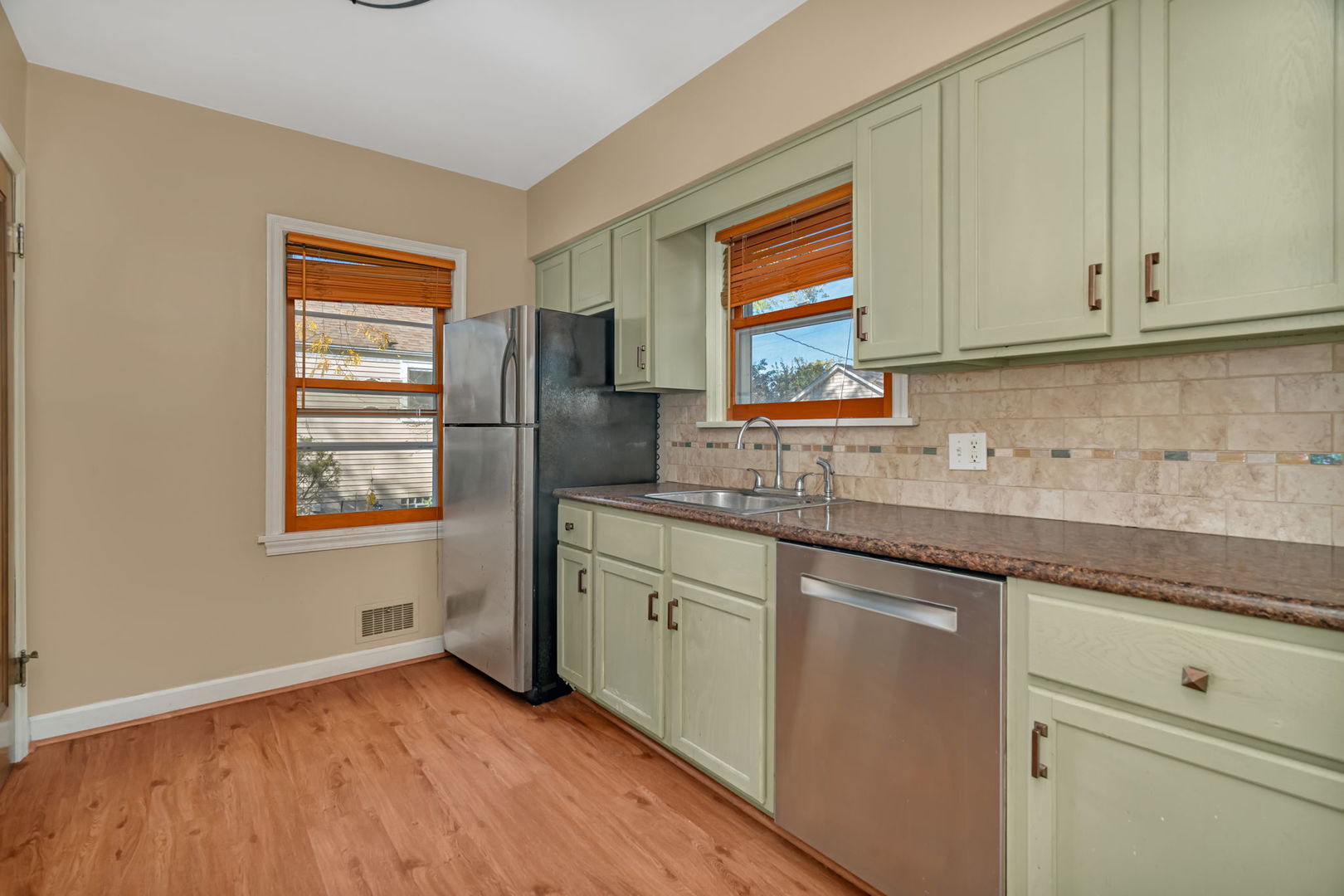 2522 Indiana Avenue, Lansing, IL 60438