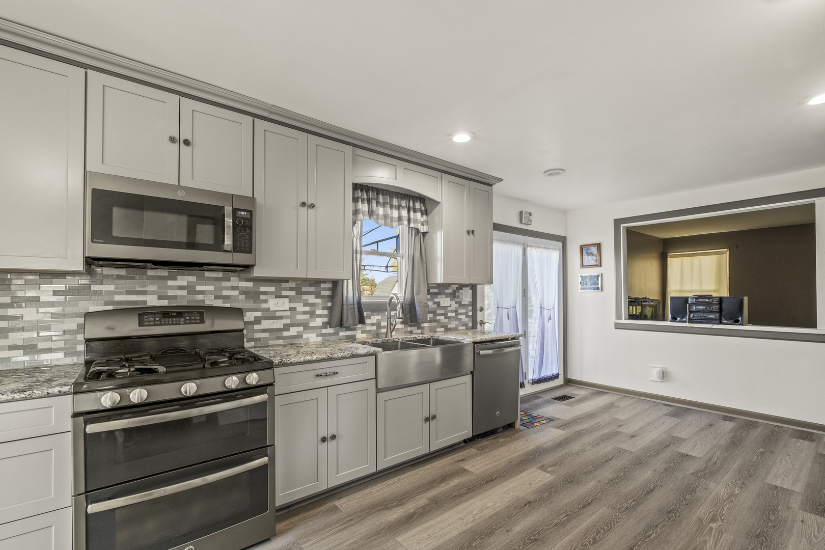 7558 W Hawthorne Lane, Frankfort, IL 60423