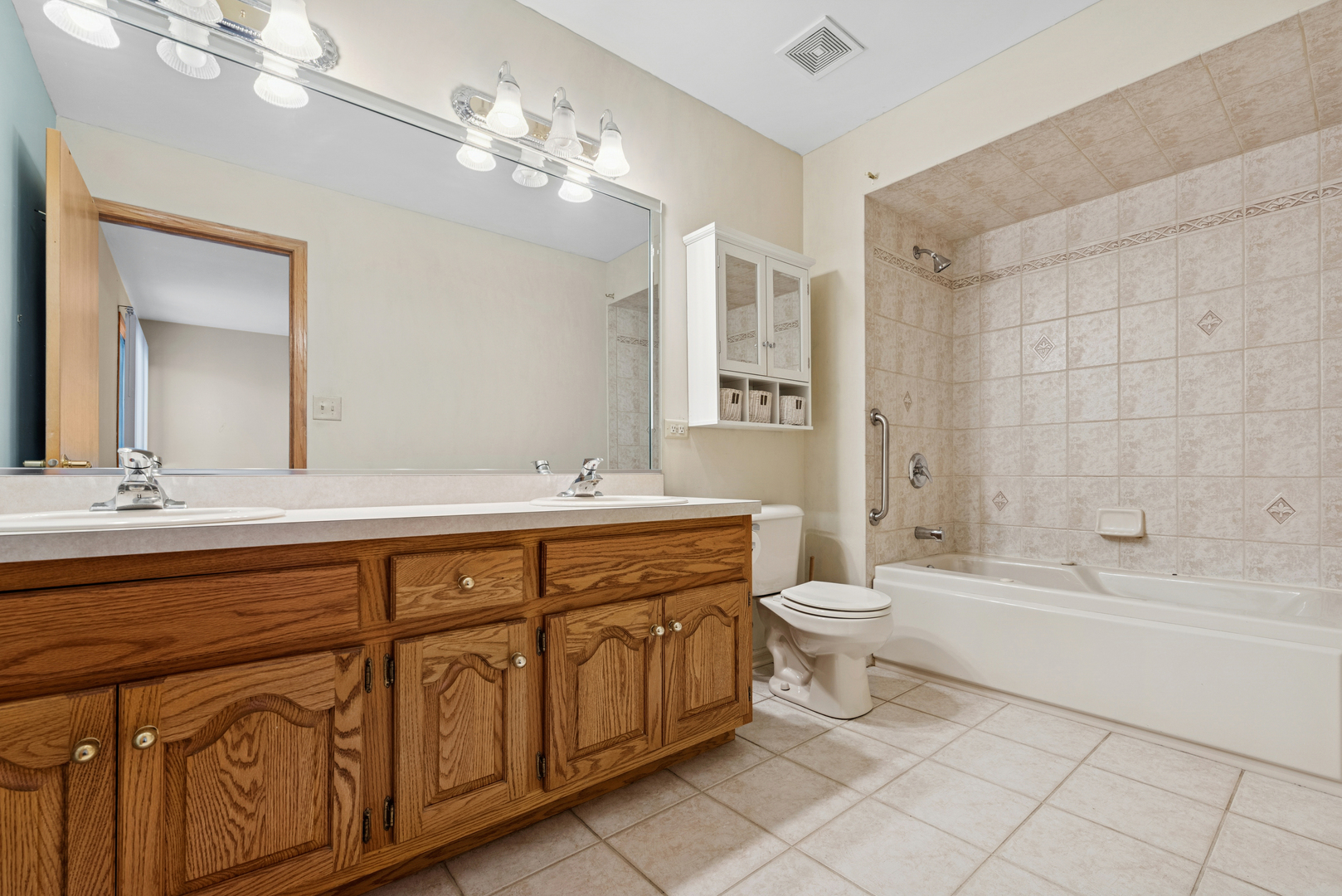 9035 W 111th Street #E, Palos Hills, IL 60465