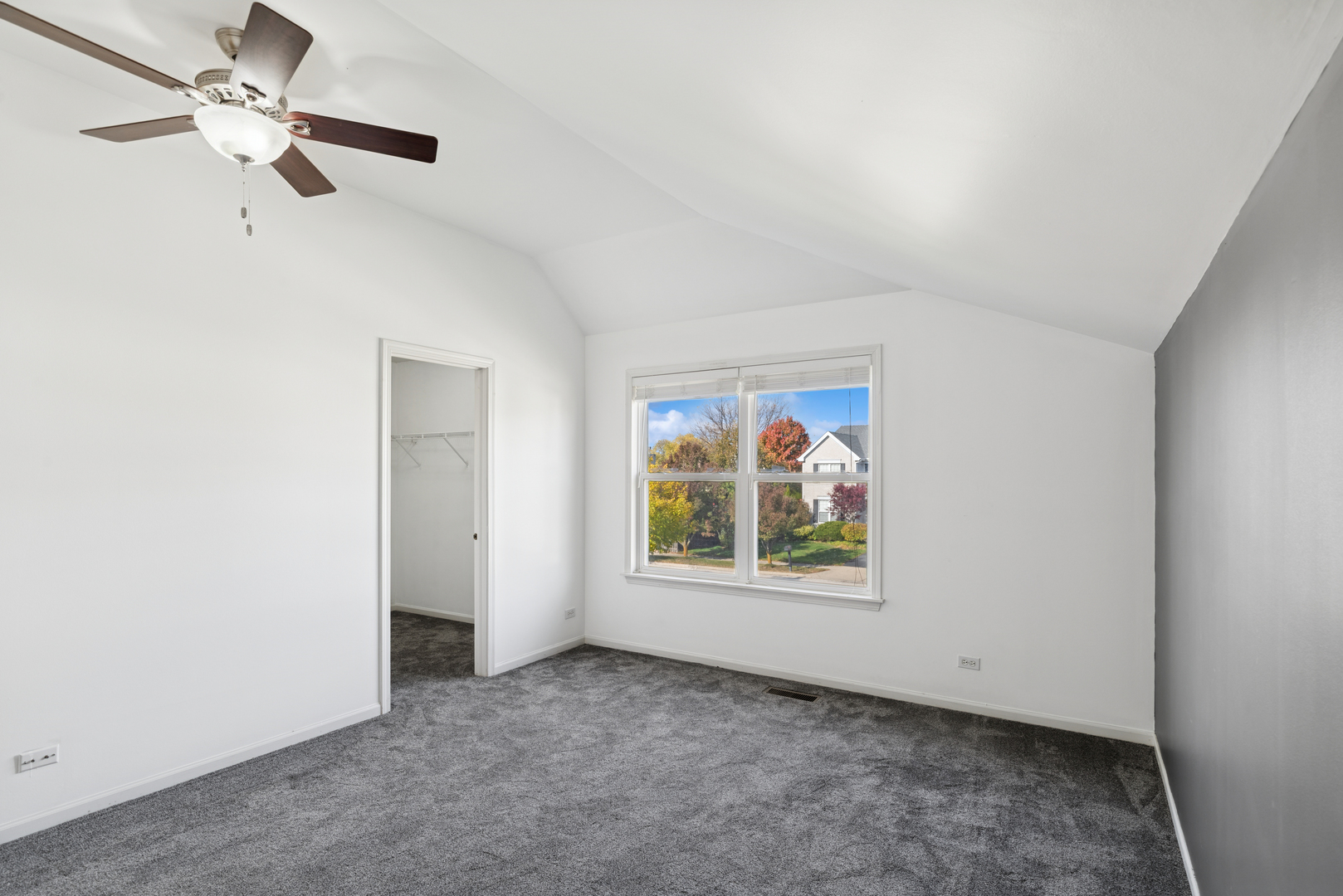 1534 S Falcon Drive, Libertyville, IL 60048